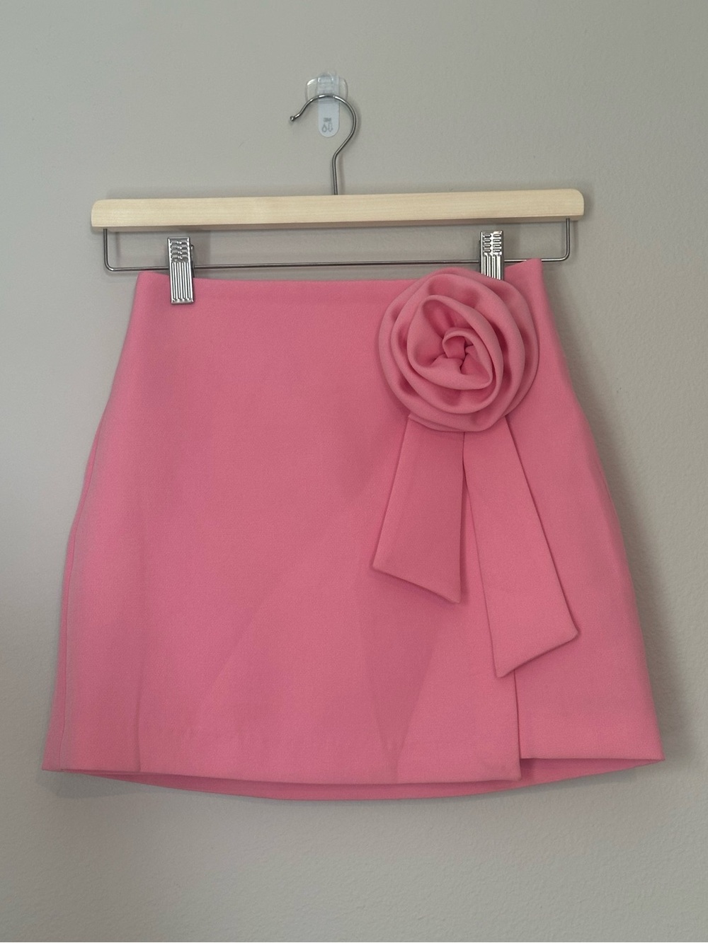 Women's Pink Floral Appliqué Mini Skirt -XS